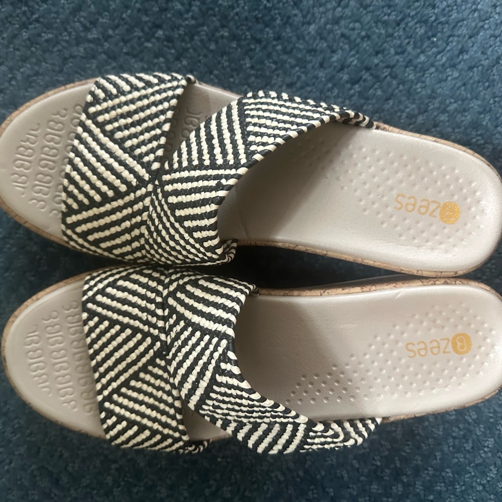 Bzees Black and White Wedge Shoes with Geometric Pattern